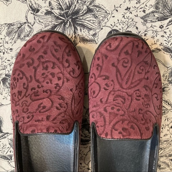 DANSKO Sz 40 Olivia Burgundy Tooled  Suede Slip On Comfort Flats Loafers - Picture 10 of 11